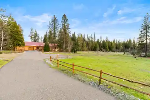 10-Acre Log Cabin Retreat