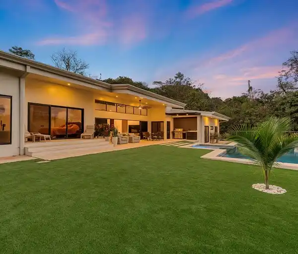 CASA RICO: EXQUISITE LUXURY MOUNTAIN RETREAT IN PLAYA GRANDE