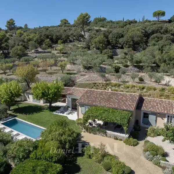 PEACEFUL SINGLE-STORY HOME WITH COMMANDING VIEWS