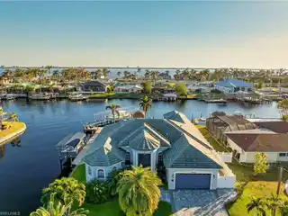 Unbeatable Location in the Prestigious Yacht Club Neighborhood
