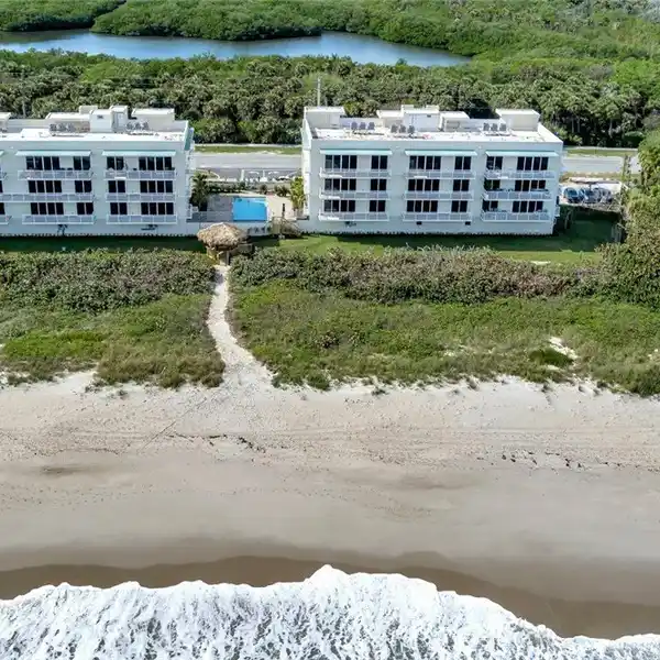 BRIGHT AND AIR CONDOMINIUM WITH PANORAMIC OCEAN VIEWS
