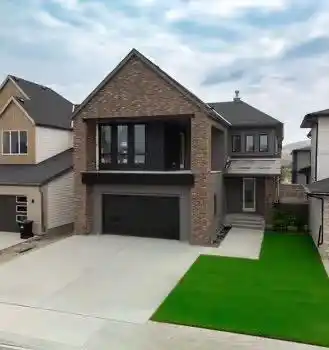 BRAND-NEW LUXURY BUILD IN THE VIBRANT COMMUNITY