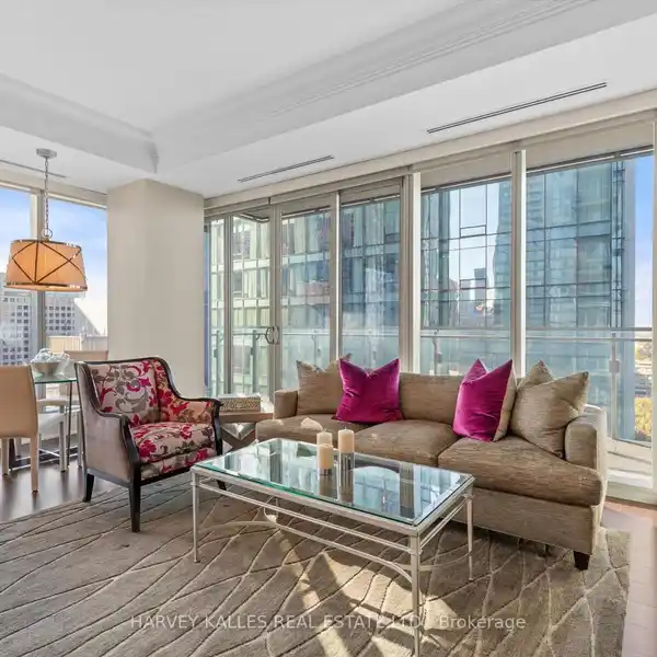 STUNNING AND SPACIOUS RESIDENCE IN THE LEGENDARY FOUR SEASONS PRIVATE RESIDENCES