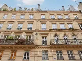 Classic 19th Century Apartment with Lift