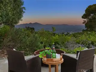 Single-Level Luxury with Epic Mountain Views