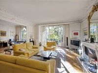 FIRST FLOOR APARTMENT IN A PRIVATE MANSION