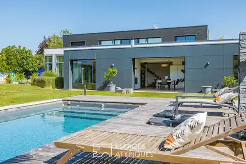 Contemporary Oasis Near Ocean and City