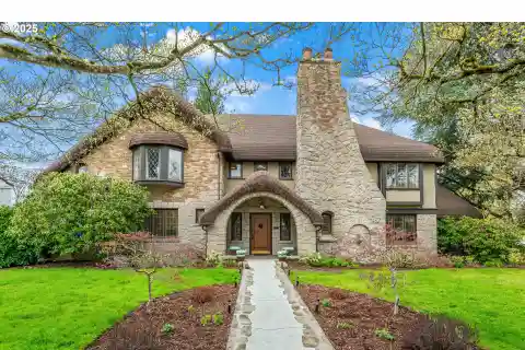 Legendary Eastmoreland English Cottage