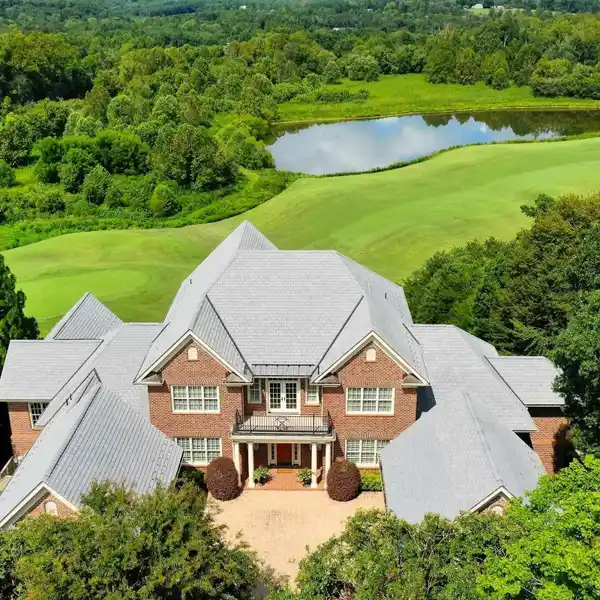 EXCEPTIONAL ESTATE WITH GOLF AND RIVER VIEWS