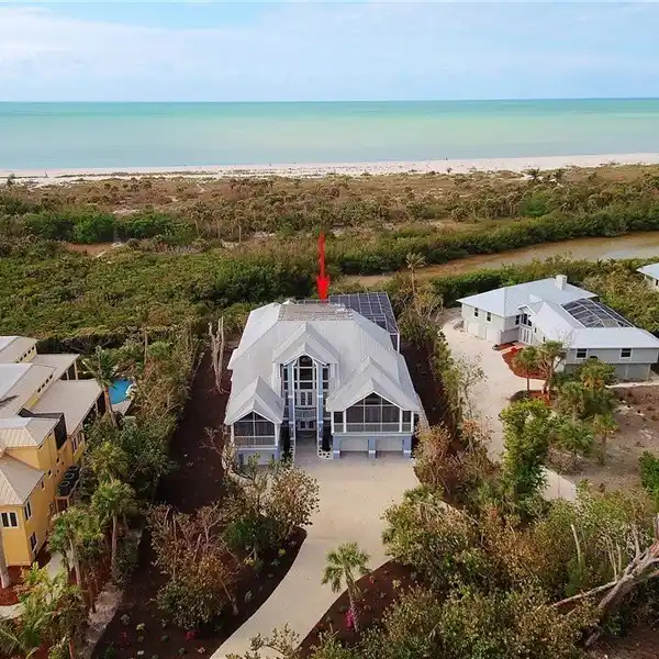 MAGNIFICENT AND SPACIOUS HOME WITH LAGOON VIEWS