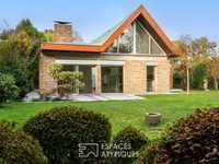 ARCHITECT-DESIGNED HOUSE IN PRIVILEGED SETTING