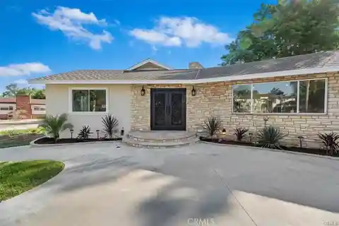 Newly Remodeled Entertainer’s Delight