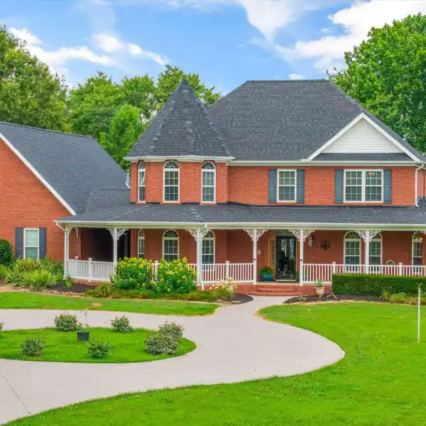 TIMELESS FARMHOUSE-STYLE RETREAT
