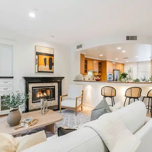 PRIME PLAYA VISTA LIVING WITH PRIVATE PATIO