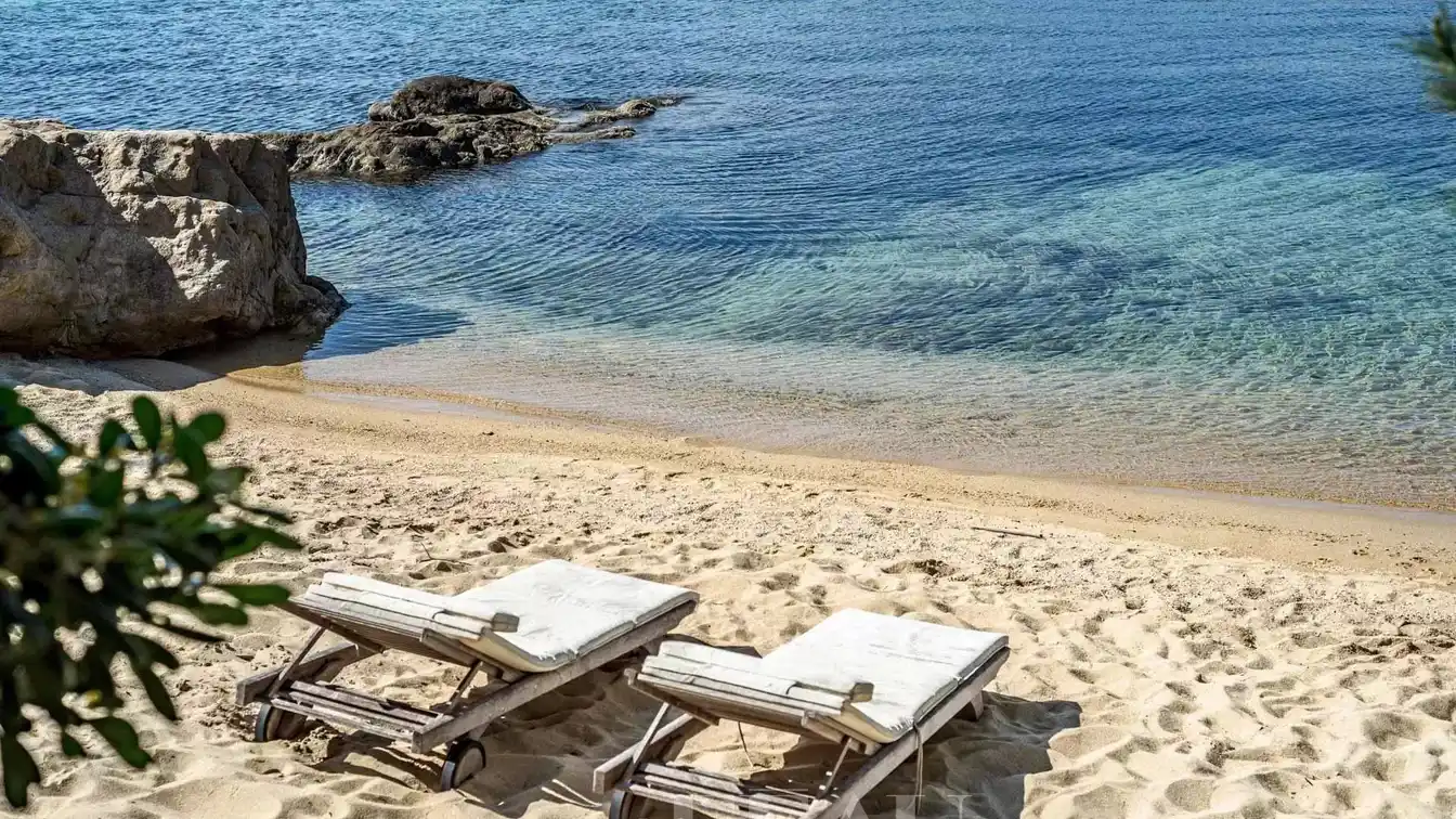 Delightful Property with Direct Sea Access