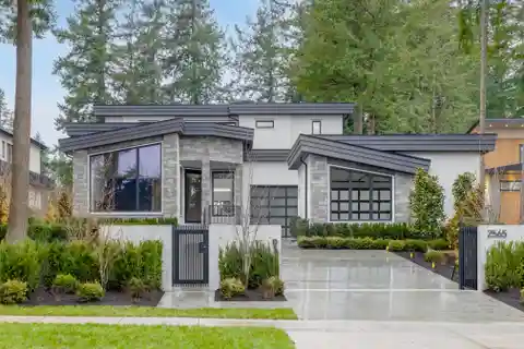 Masterfully Crafted Coastal-modern Residence