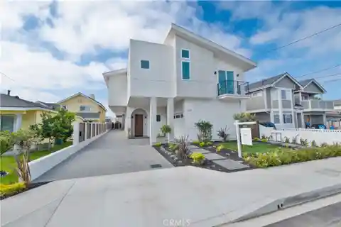 Beautifully Crafted Detached Townhome