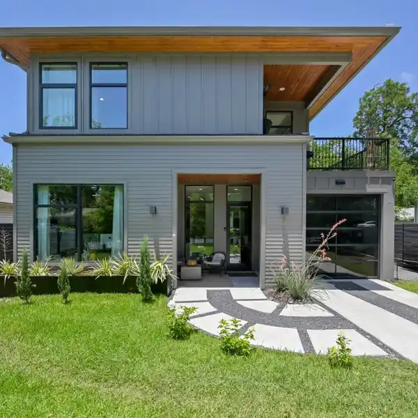 DESIGNER PERFECTION STEPS FROM BRENTWOOD HOTSPOTS