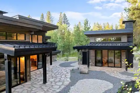 Luxury Mountain Modern Home on Acreage