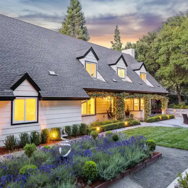 CALIFORNIA CAPE COD-INSPIRED HOME IN GLORIETTA
