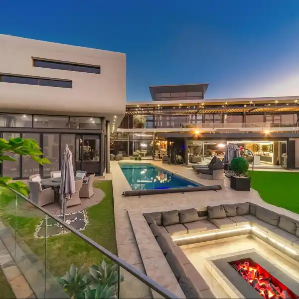 BESPOKE CONTEMPORARY HOME IN PRESTIGIOUS STEYN CITY ESTATE