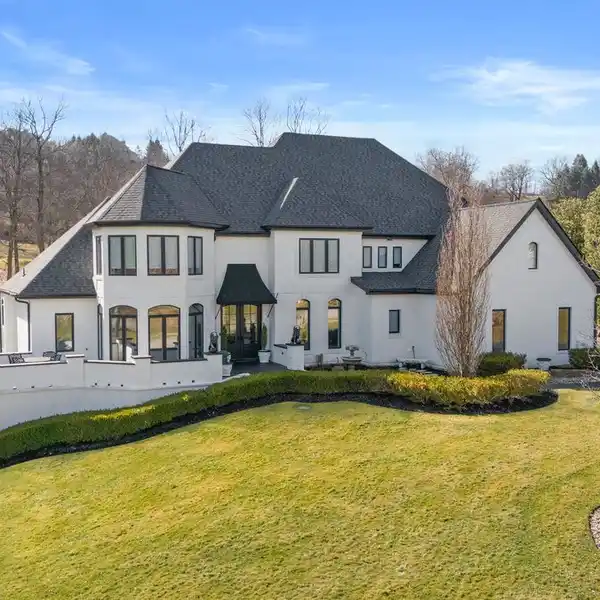 IMPRESSIVE PROVINCIAL HOME OFFERING RESORT-STYLE LIVING