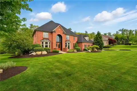 Custom Luxury on 1.25 Acres in Forest Knoll