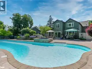 Update Home in the Heart of Barrie