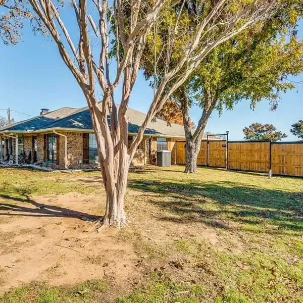 BEAUTIFULLY REMODELED RANCH HOME IN BROCK