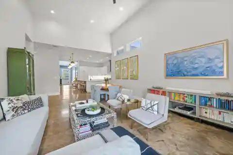 Modern Austin Living with Elegant Stylish Features