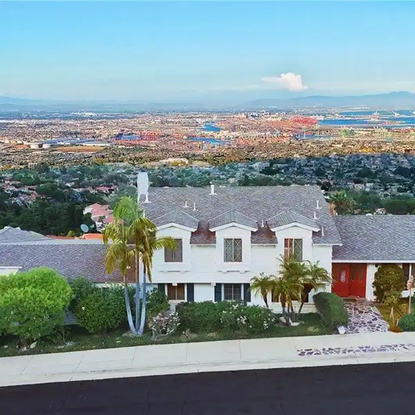 EXPERIENCE COASTAL LIVING AT ITS FINEST