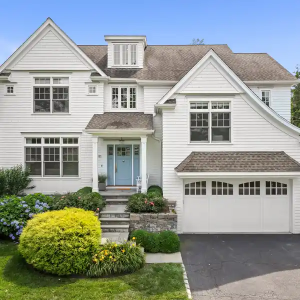 SENSATIONAL NANTUCKET-STYLE COLONIAL