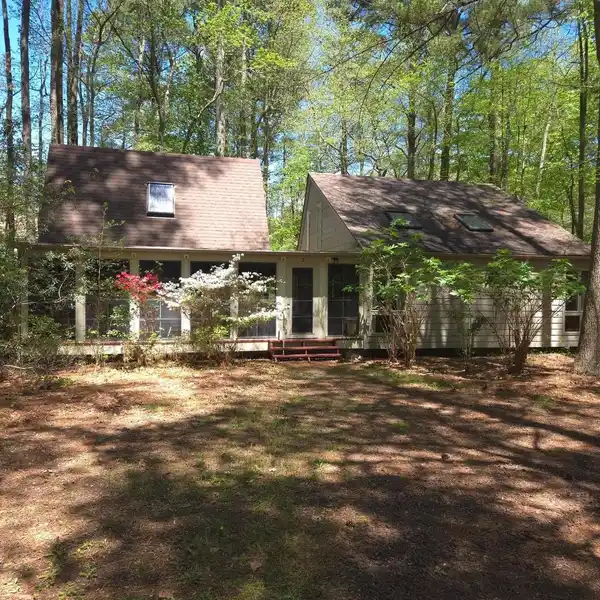 COASTAL LIVING STEPS FROM PRIVATE SANDY SHORES