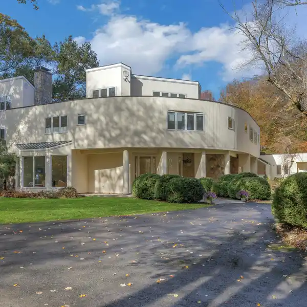 EXCEPTIONAL CONTEMPORARY HOME ON A QUIET CUL-DE-SAC