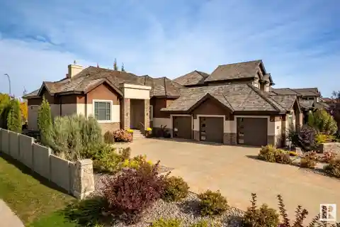Luxury Walkout Bungalow in Upper Windermere