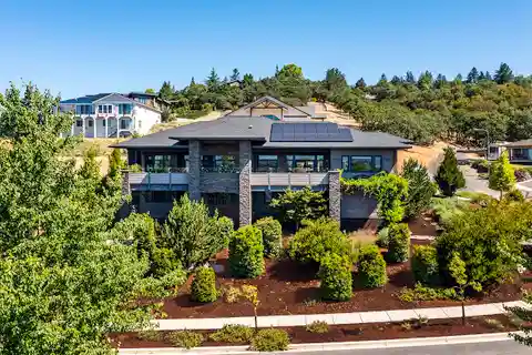 Architectural Masterpiece Overlooking Mt. Ashland