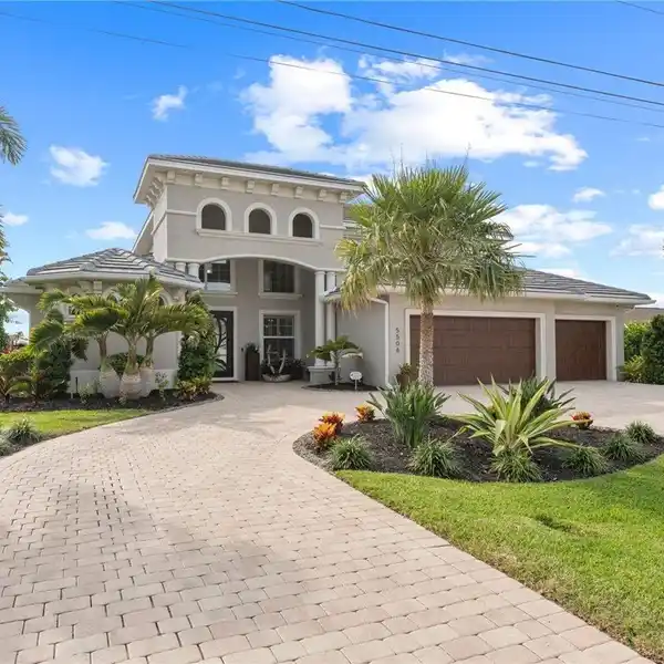 LUXURY GULF ACCESS POOL HOME