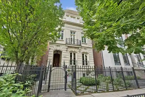 Extraordinary Home in the Heart of Lincoln Park