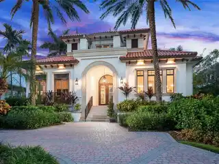 Unmatched Location in the Heart of Old Naples