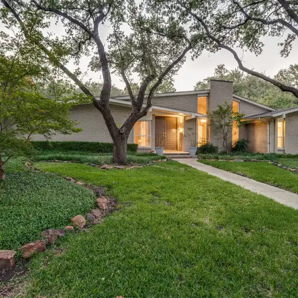 ICONIC MID-CENTURY MODERN CHARM IN WINDSOR PARK