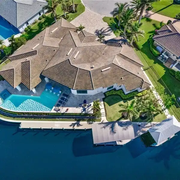 SPECTACULAR WATERFRONT ESTATE