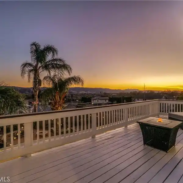 LUXURY AND COMFORT ON AN EXPANSIVE LOT