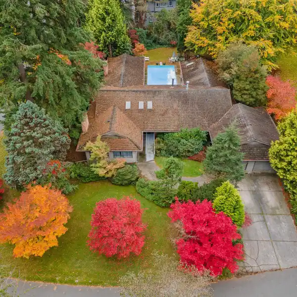 SERENE SETTING IN THE PRESTIGIOUS WOODSHIRE PARK