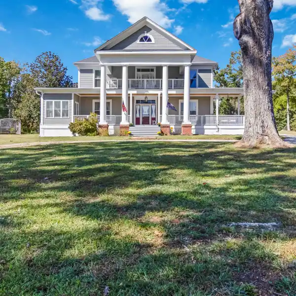 TIMELESS BEAUTY RETREAT WITH POND VIEWS