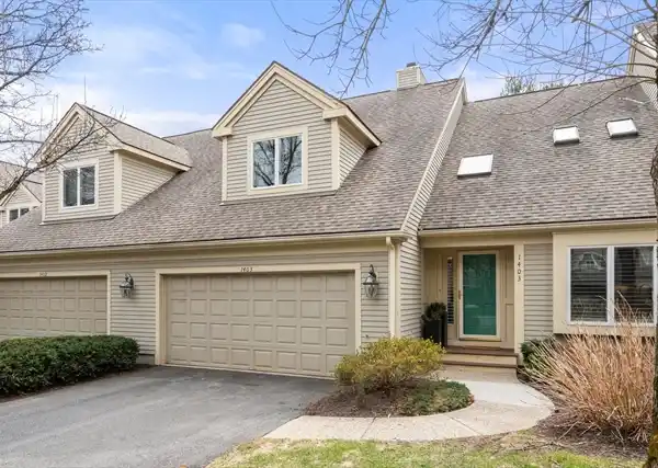 NEWLY RENOVATED LUXURY TOWNHOUSE