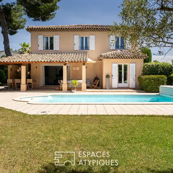 PROVENCAL BASTIDE WITH LAND AND SWIMMING POOL
