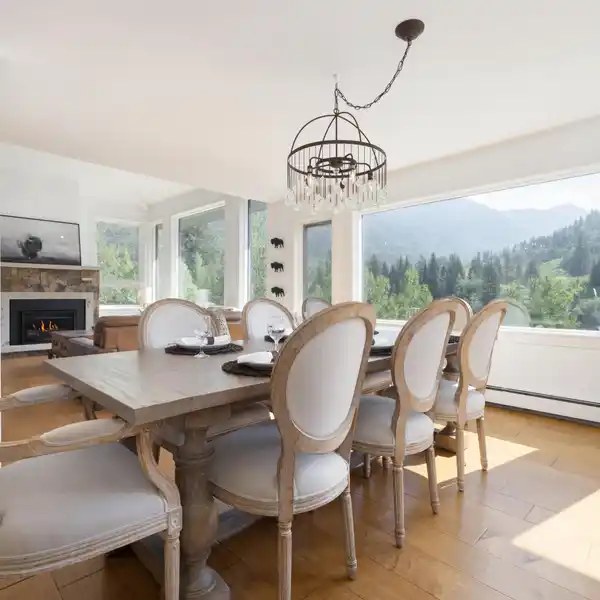 MOUNTAIN TOP RETREAT WITH SPECTACULAR VIEWS