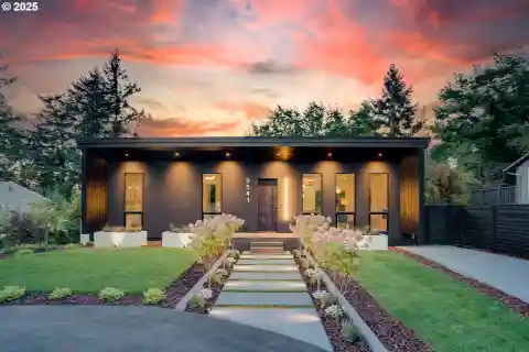 Modern Gem in Ashcreek-Crestwood