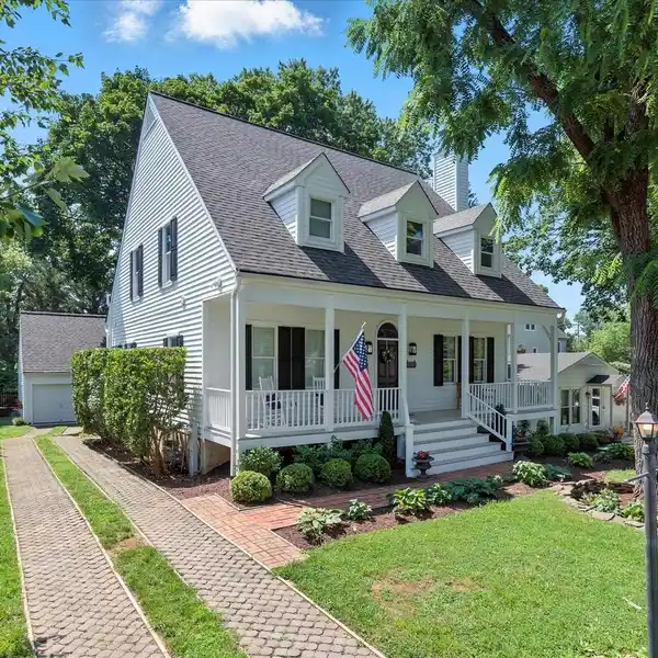 STYLISH WEST ANNAPOLIS RESIDENCE