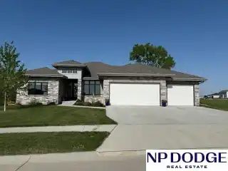 Custom Open-concept Home with an Excellent Plan